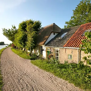 Rechthuis Van Zouteveen Bed & Breakfast Schipluiden